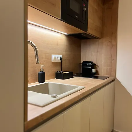Stylish Studio At 500 Bytov *