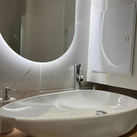 Stylish Studio At 500 Bytov *